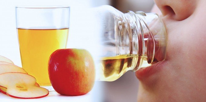 Dricker vinäger ur en flaska. Äppelcidervinäger har många hälsoeffekter som är bra men även dåligt om man inte använder det på rätt sätt.